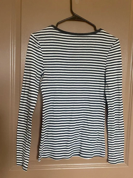 Striped Long-Sleeve Crewneck Top - Black & White - Picture 2 of 4